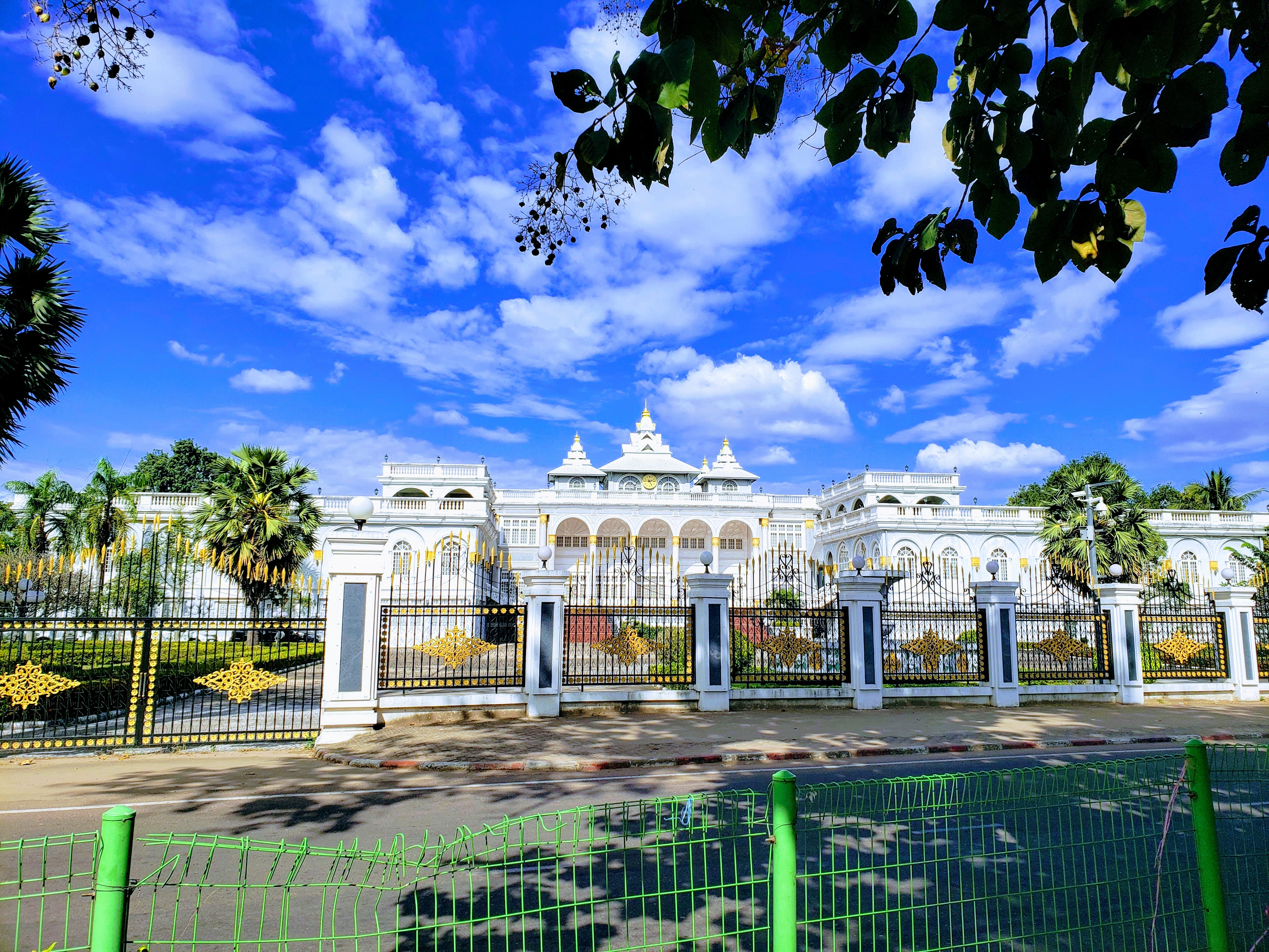 ທິວທັດກວ້າງສວນເຈົ້າອະນຸວົງ: ແມ່ນ້ຳຂອງ ແລະ ທ້ອງຟ້າເມືອງ